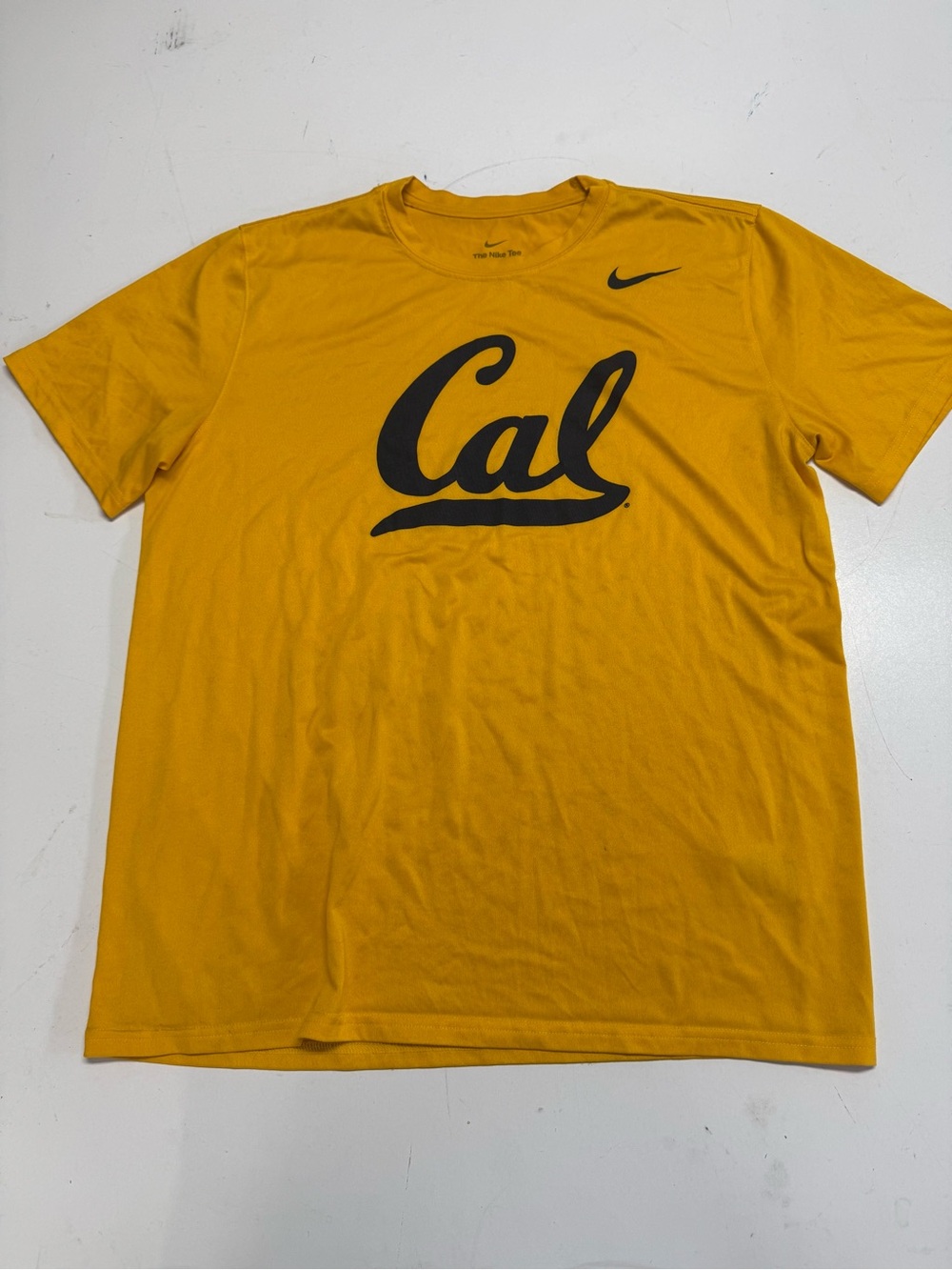 Nike Cal Bears Dri Fit Legend Gold Yellow T-Shirt Men’s Size Large Shrunk